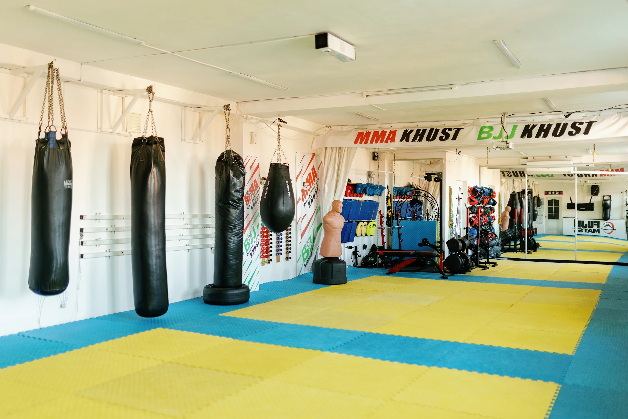 Зал MMA/BJJ KHUST Academy
